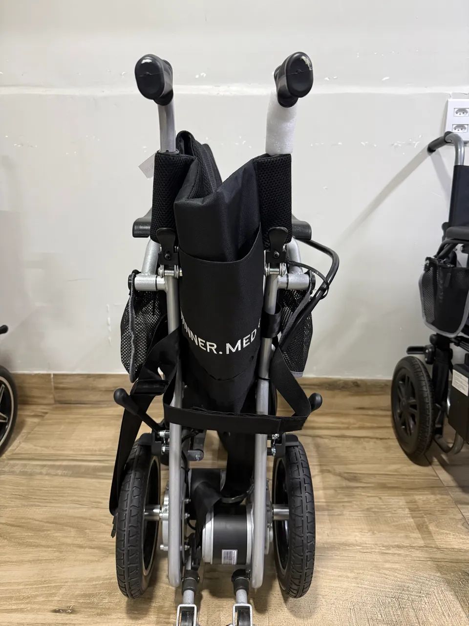 Cadeira de rodas motorizada  - Foto 4