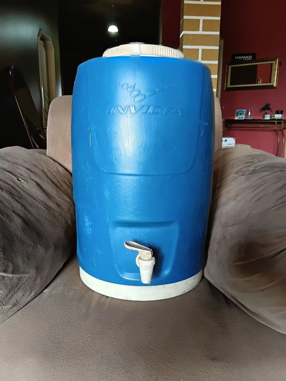 Reservatório tipo bebedouro de água 