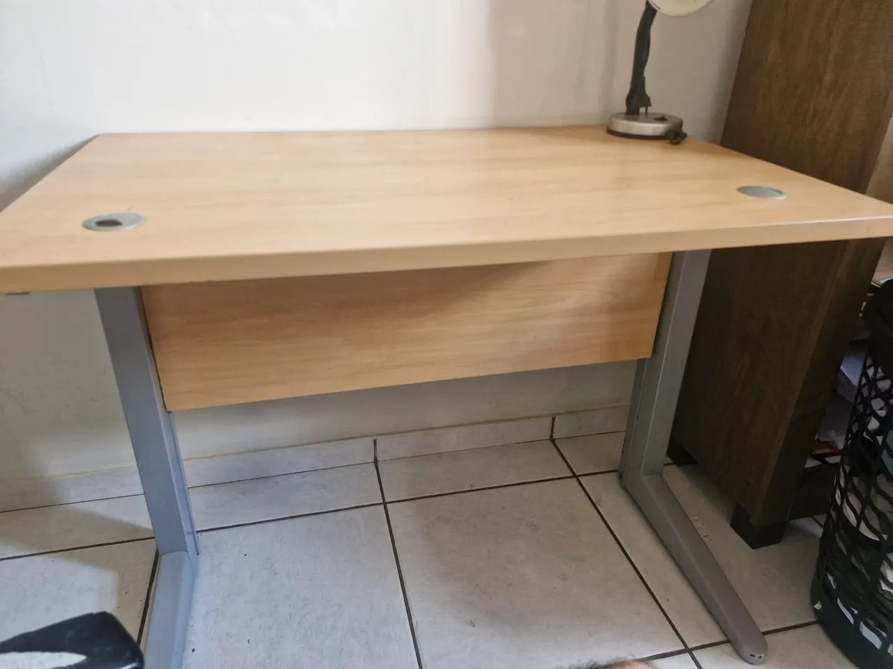 Mesa de computador (madeira com base de ferro) - Foto 4