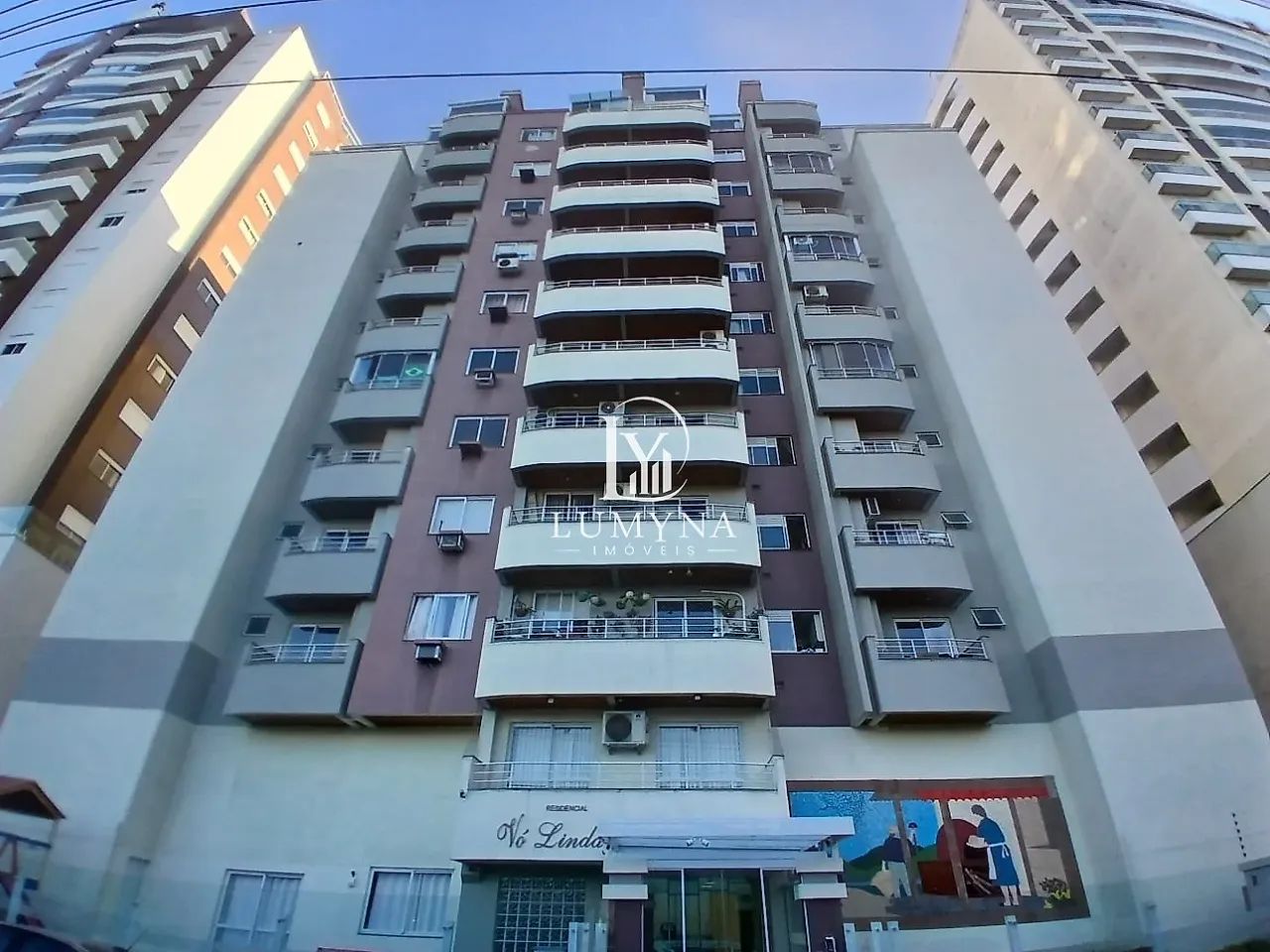 Apartamento 3 quartos, garagem, hobby box, sacada com churrasqueira, cozinha planejada