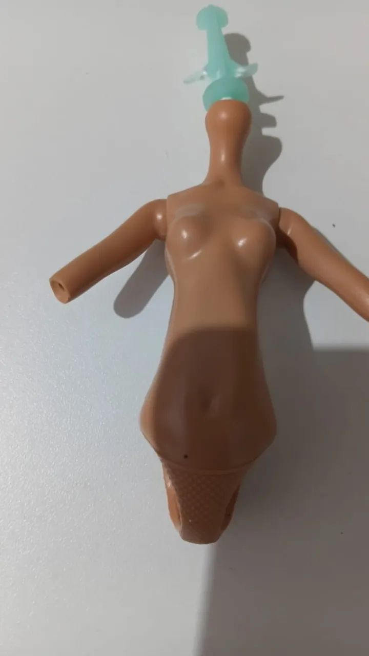 Torso Cléo de Nile.