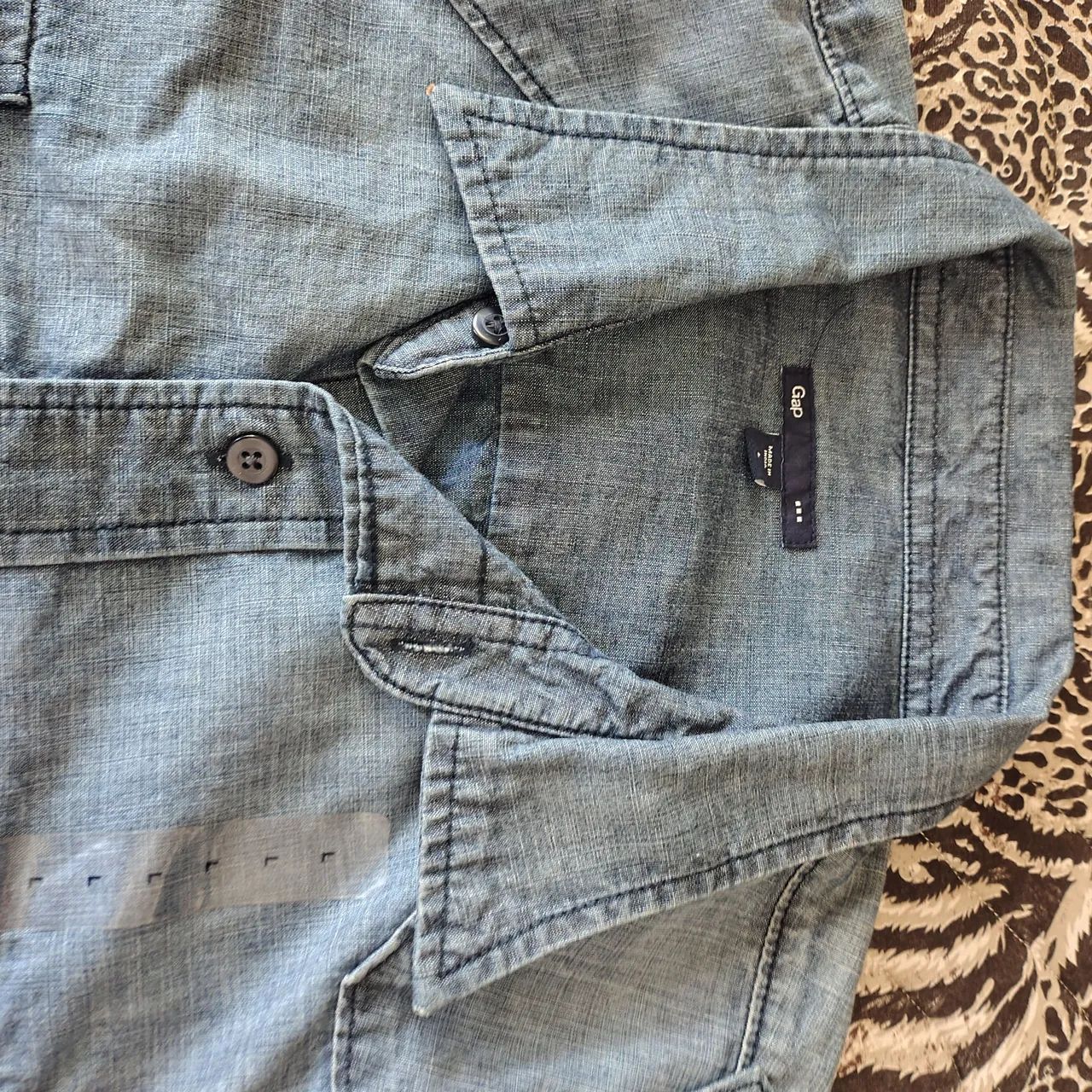 Camisa marca GAP, ORIGINAL, NOVA, TAMANHO Grande,tecido em Jeans. - Foto 4