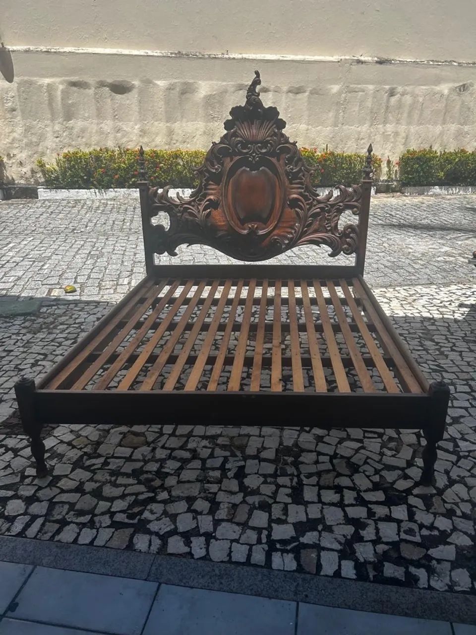 Cama madeira maciça + 2 Criados mudo - Foto 2