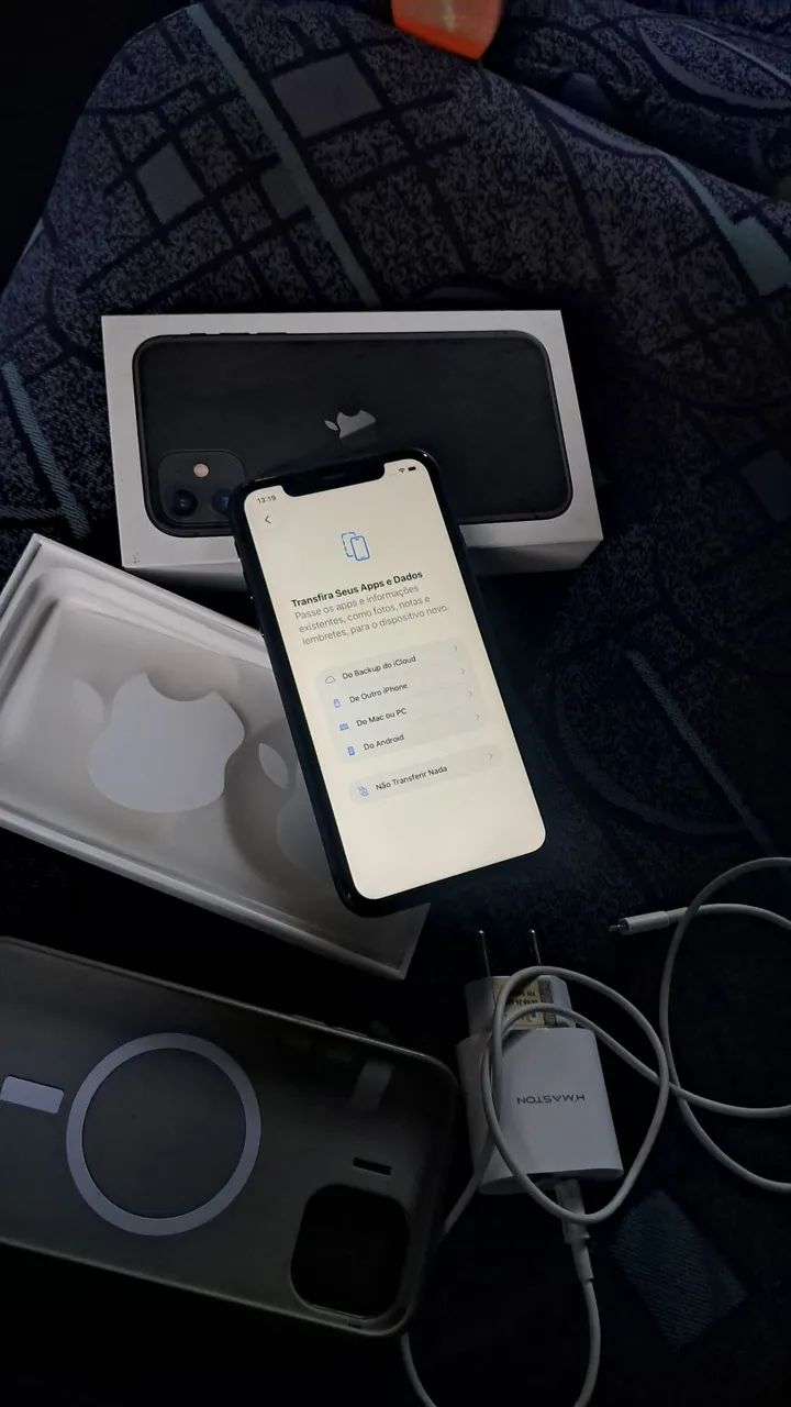 Iphone 11 128Gb com caixa carregador e adersivo! - Foto 5