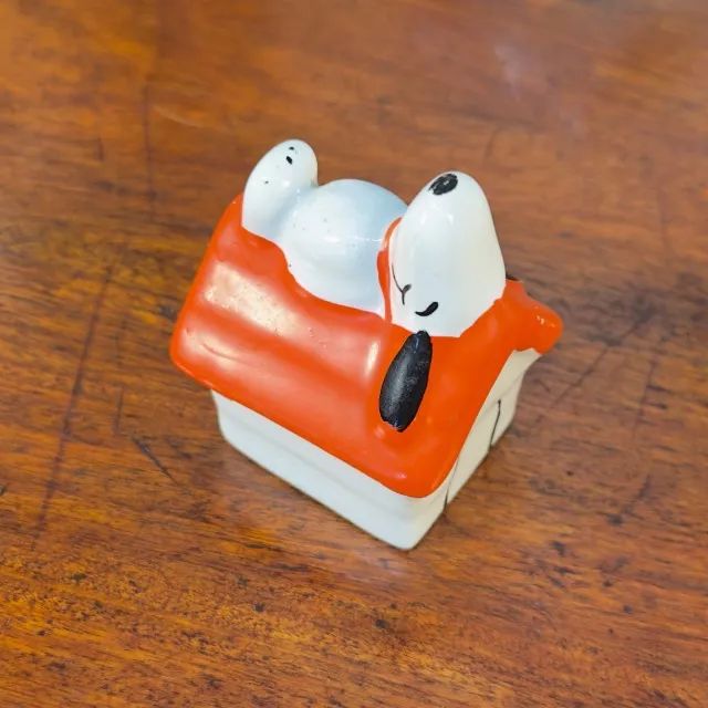 Bibelô Snoopy em Porcelana. - Foto 4