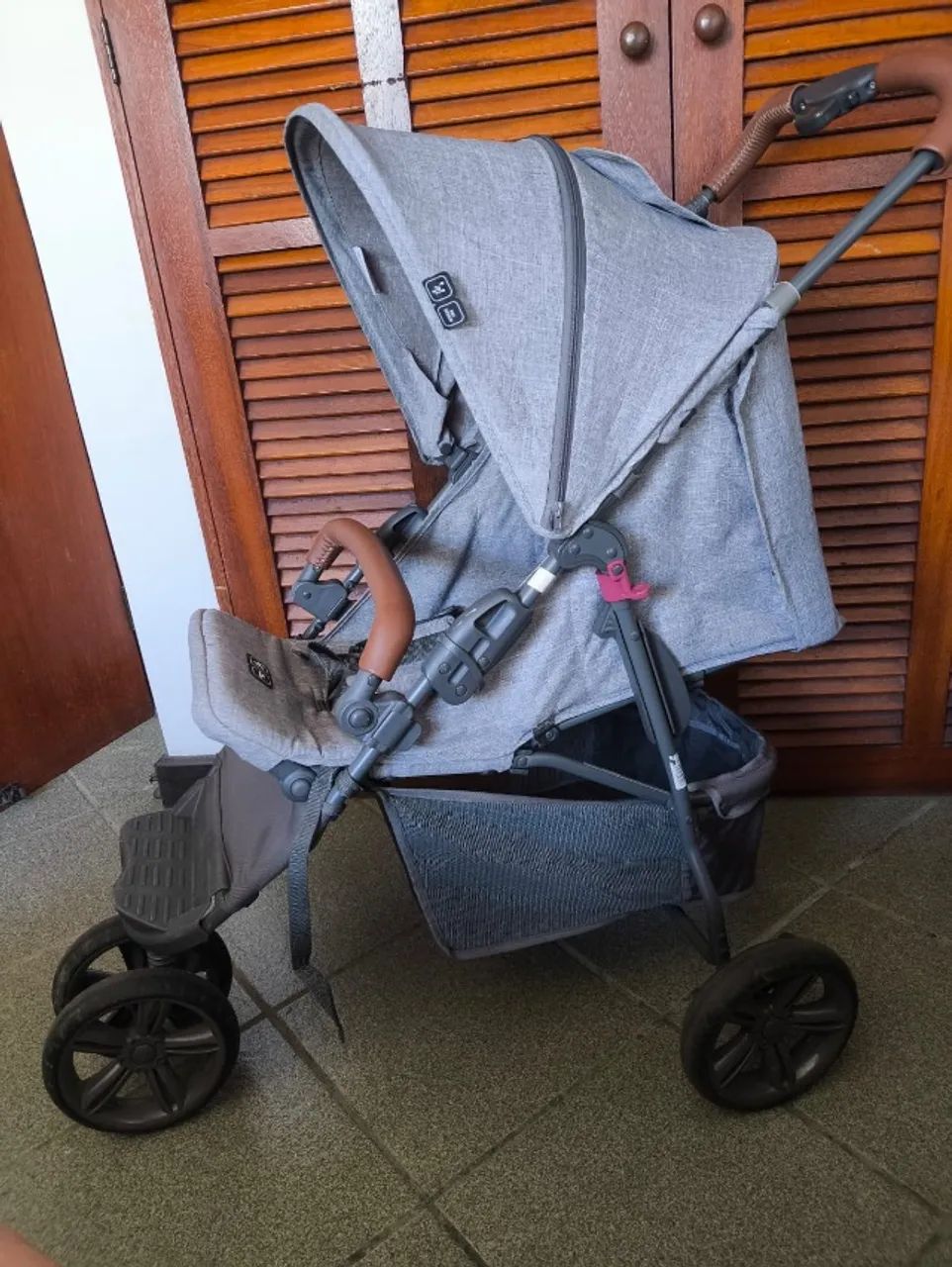 Carrinho de Bebê 3 Rodas Premium - Estilo Jogger (Estado de Novo!) - Foto 2