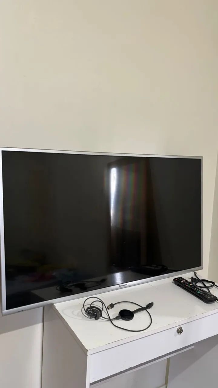 Panasonic 42-inch TV + Chromecast 3444716967905218560