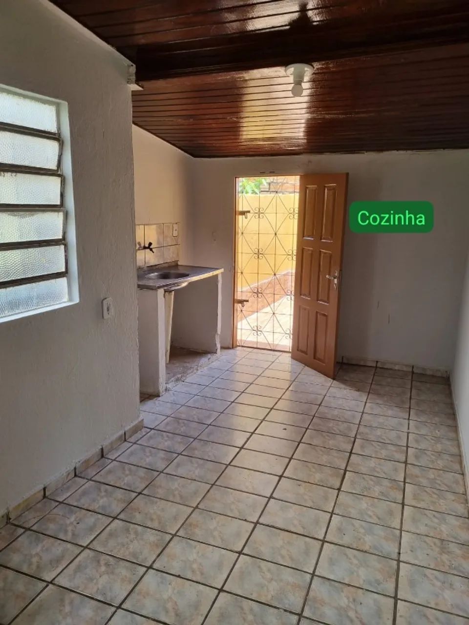 Alugo casa de 1 quarto bem localizada - Foto 3