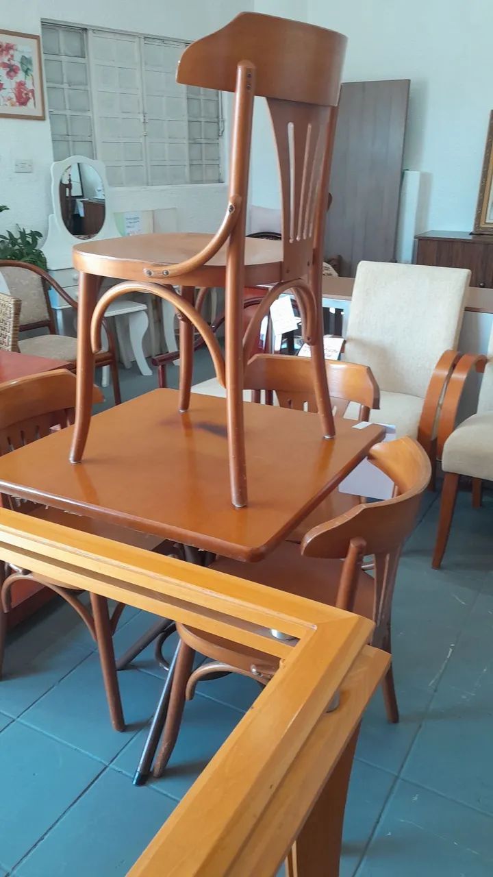 Conjunto de Mesa com 4 cadeiras  - Foto 2