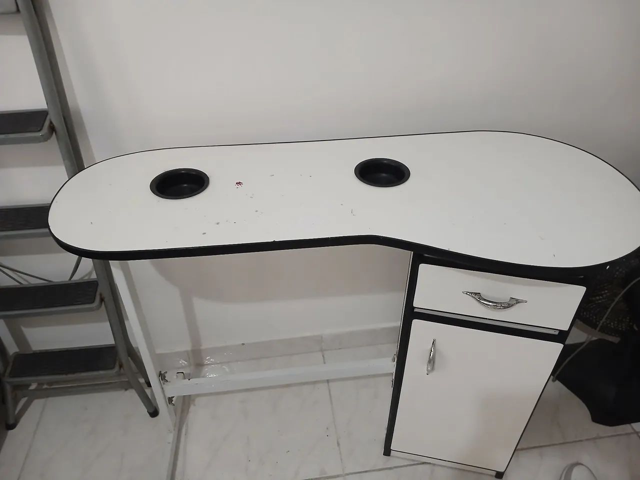 Mesa para Manicure / Nail Designer com Gaveteiro