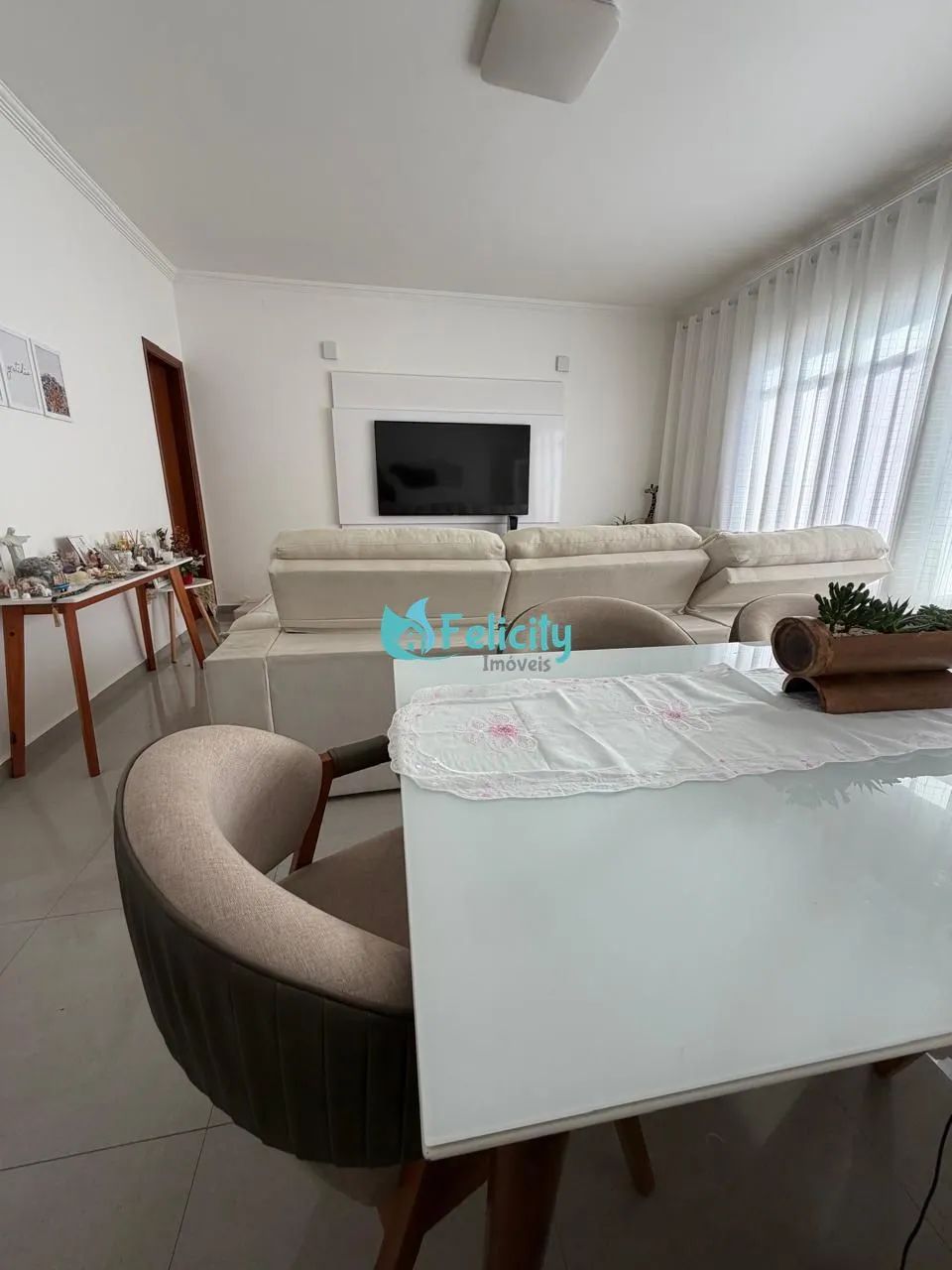 Casa Térrea com 100 m², 3 Dormitórios, Edícula e Quintal - Foto 2