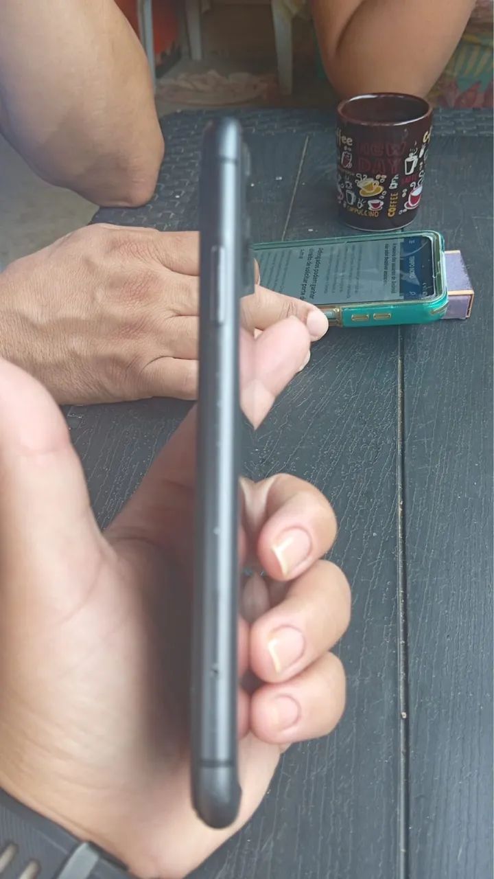 Celular iPhone 11 preto 128 Gb  - Foto 2