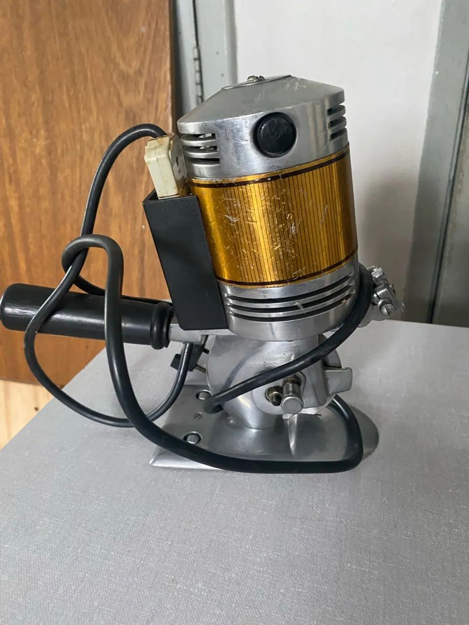 Máquina de cortar tecido elétrica