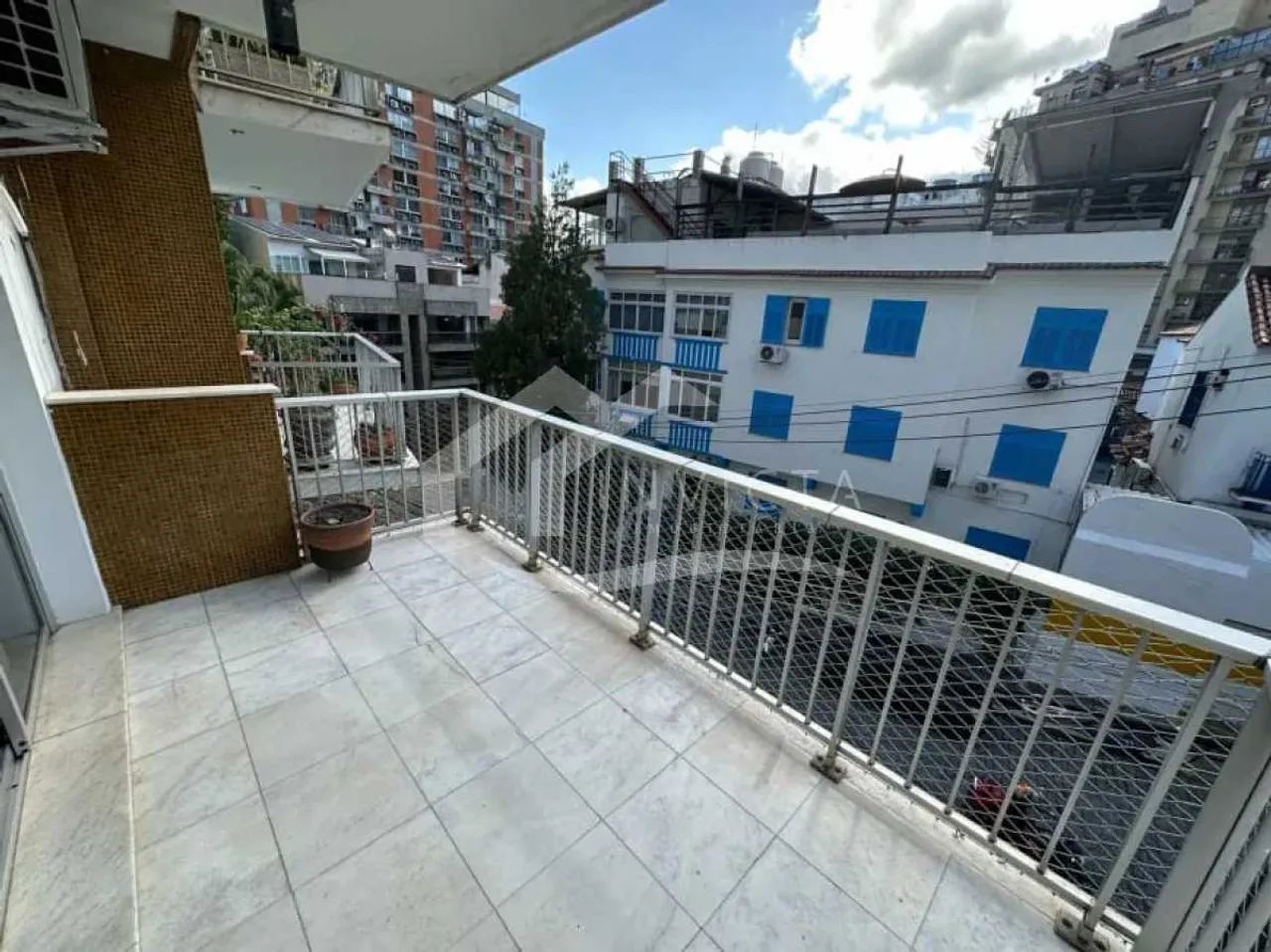 3 QUARTOS COM VARANDA EM RUA NOBRE NA LAGOA!!!