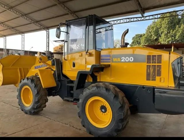 Pá carregadeira Komatsu WA200 ANO: 2011 - Foto 5