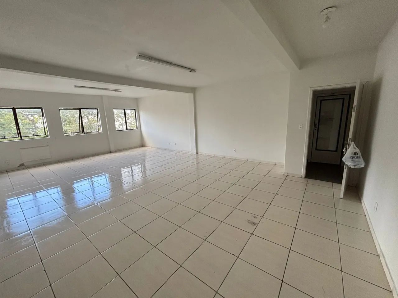 Vendo sala comercial - Centro Tubarão  - Foto 4
