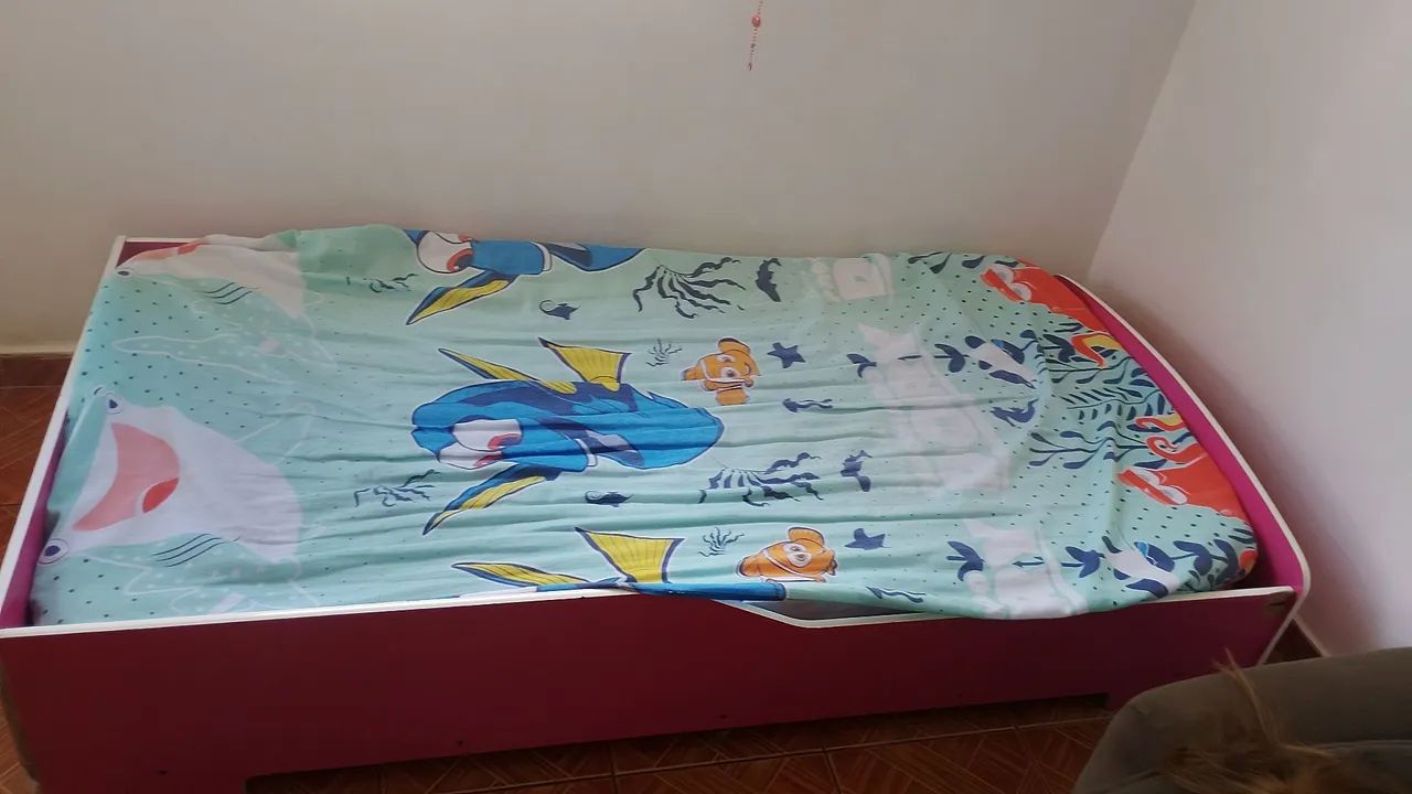 Vendo cama de solteiro 