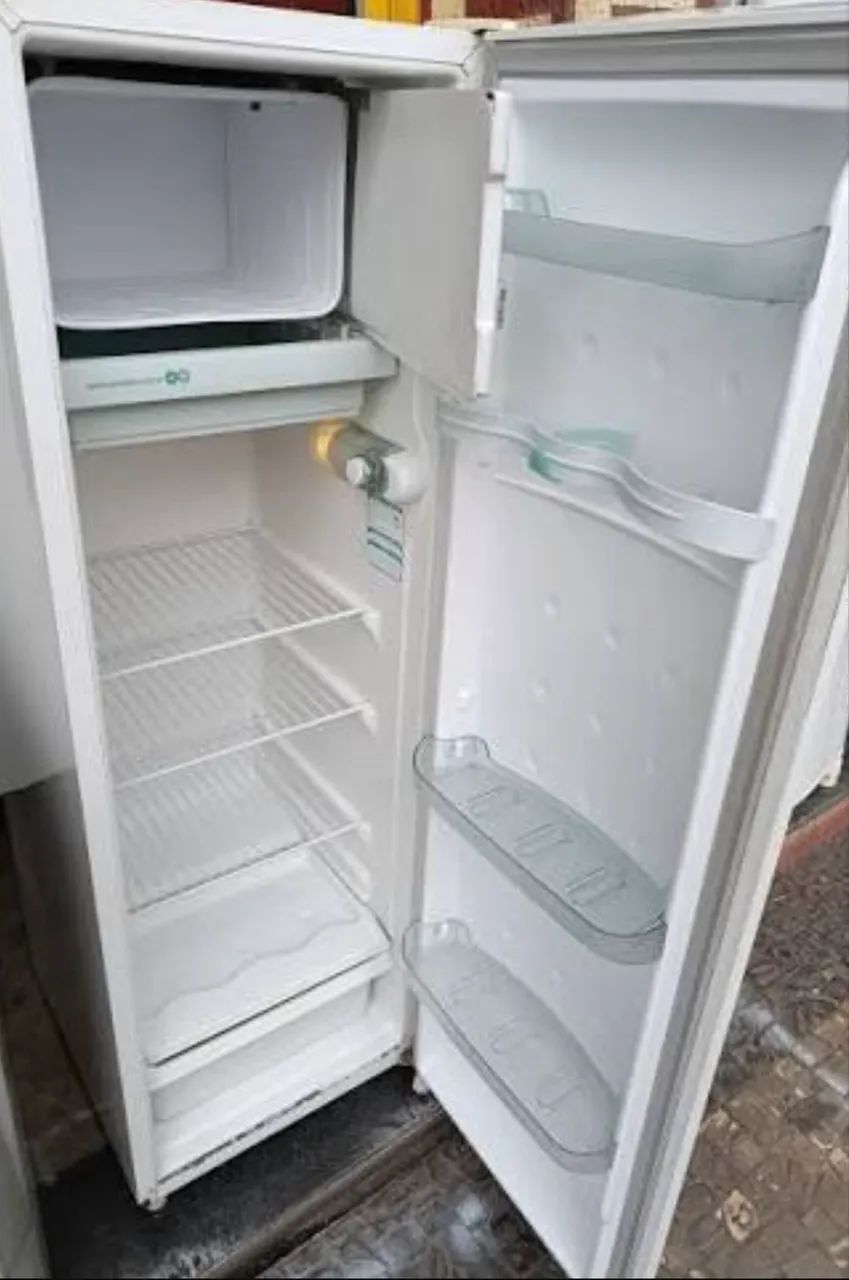 geladeira boa,tudo funcionando. por apenas:400,00 R$