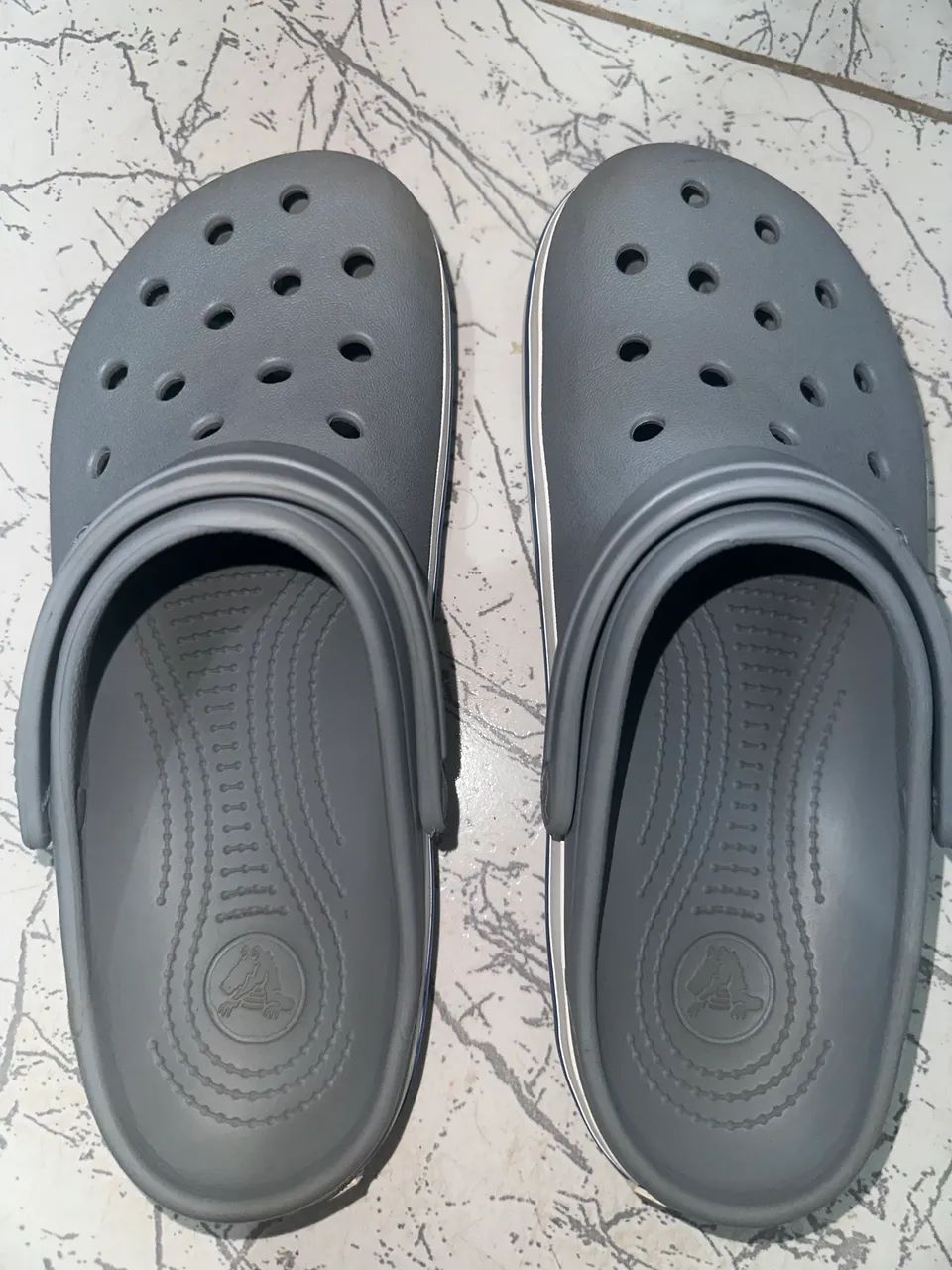Crocs original/ cinza  - Foto 2