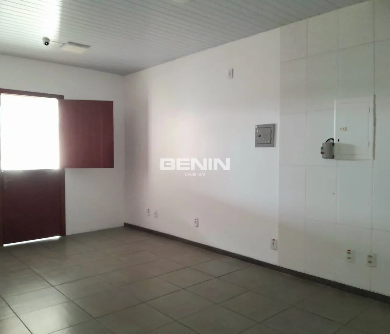 Loja Comercial com 40m², Ar-Condicionado Split e Vitrine de Vidro Próximo à Estação de Tre - Foto 3