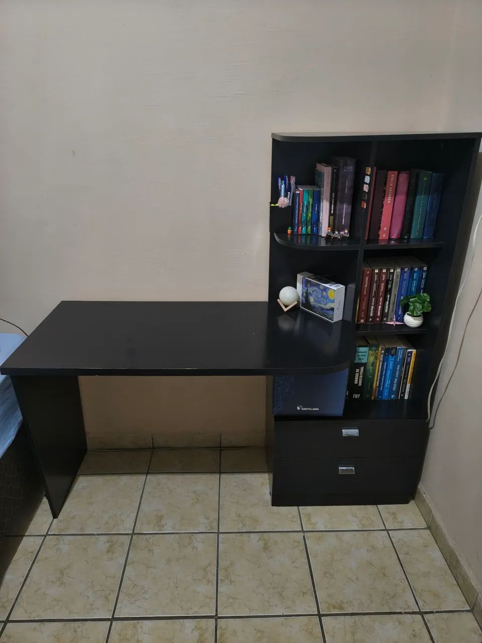 Mesa de estudos com estante - Foto 4
