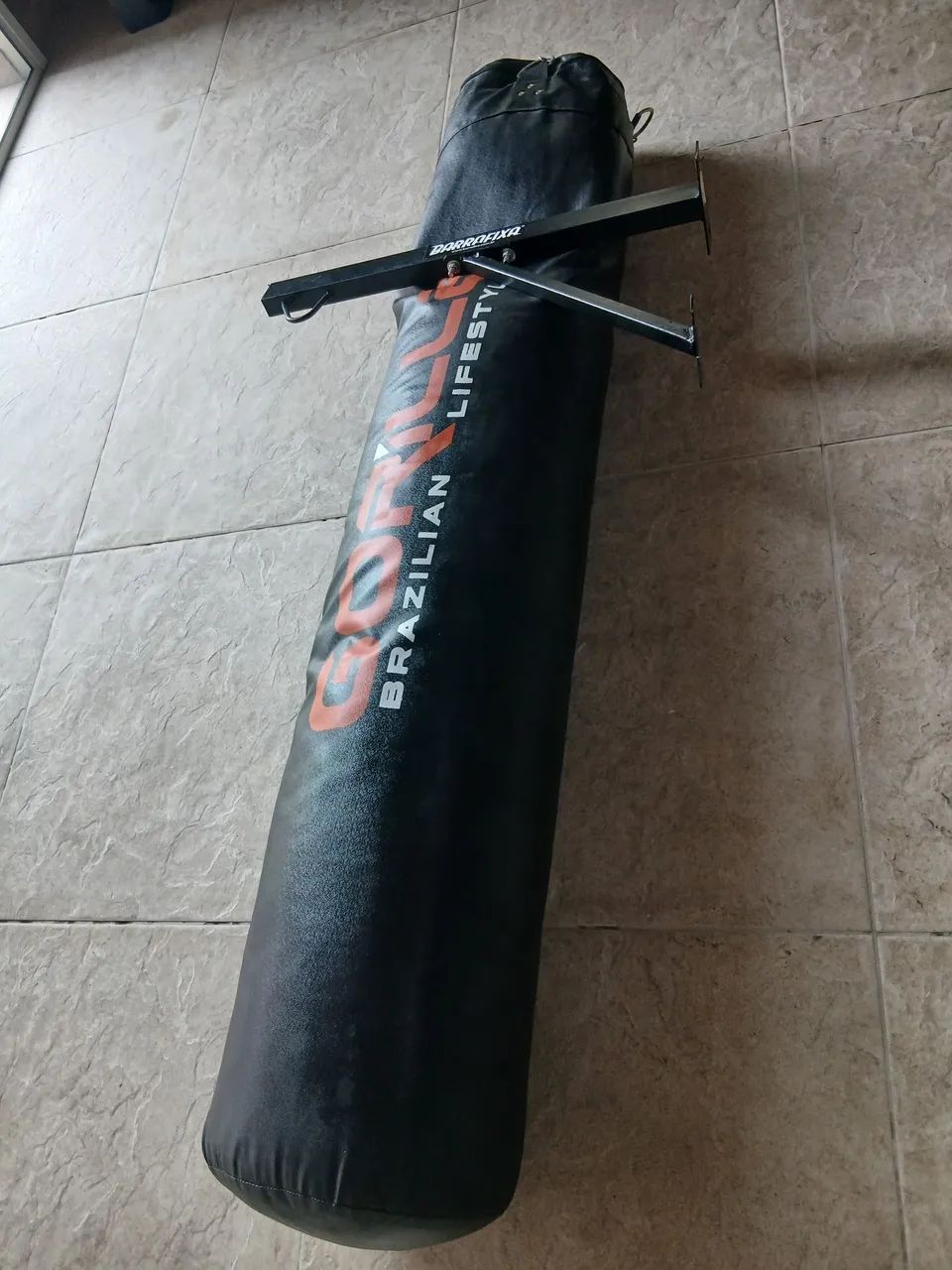 Vendo saco de pancada com suporte 