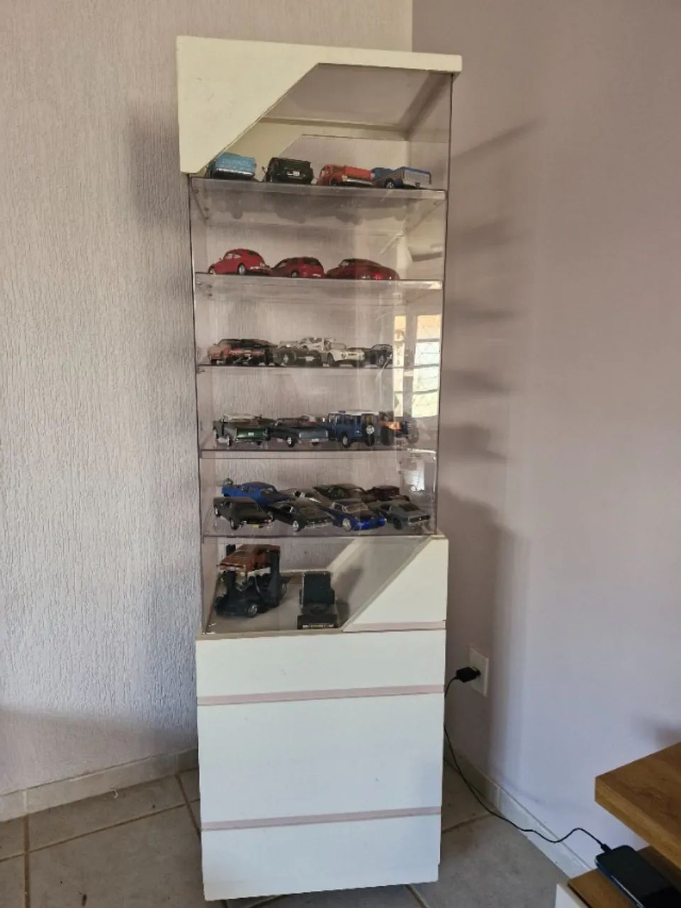 VITRINE/EXPOSITOR EM MDF ACRÍLICO- para coleções ou loja
