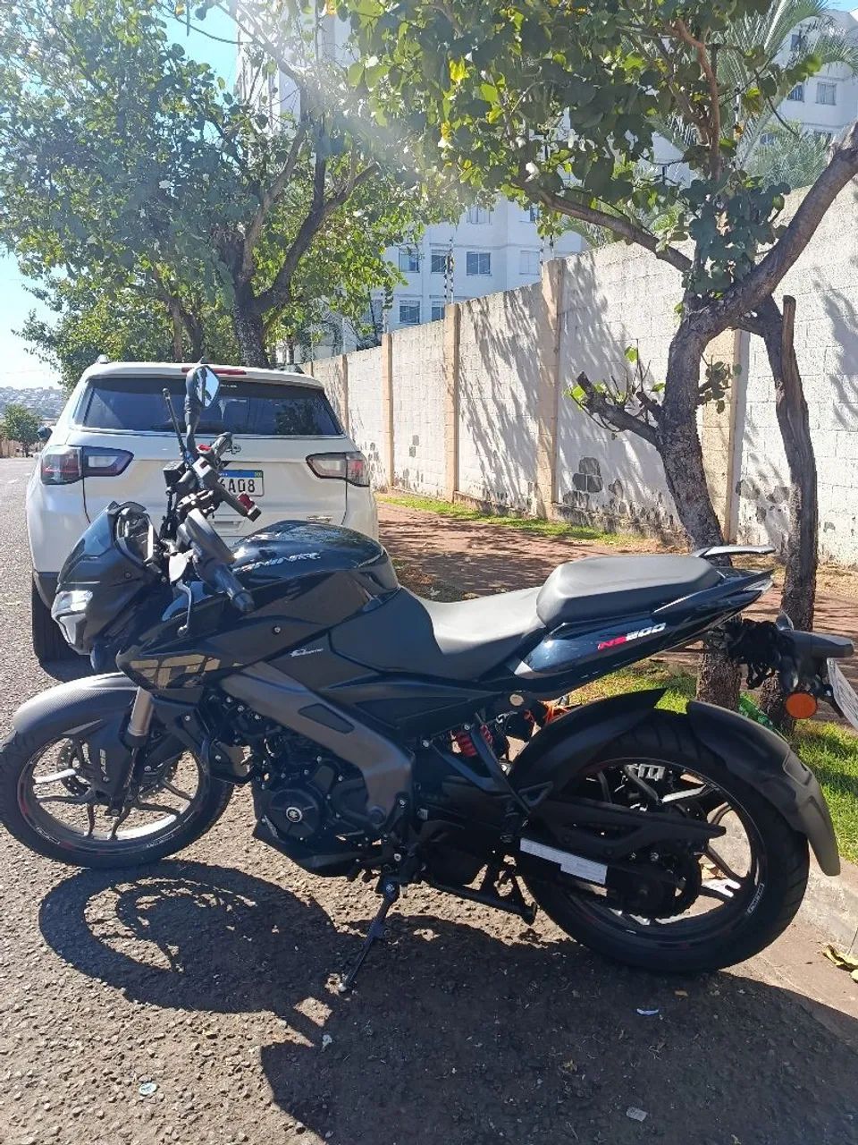 Dominar NS 200