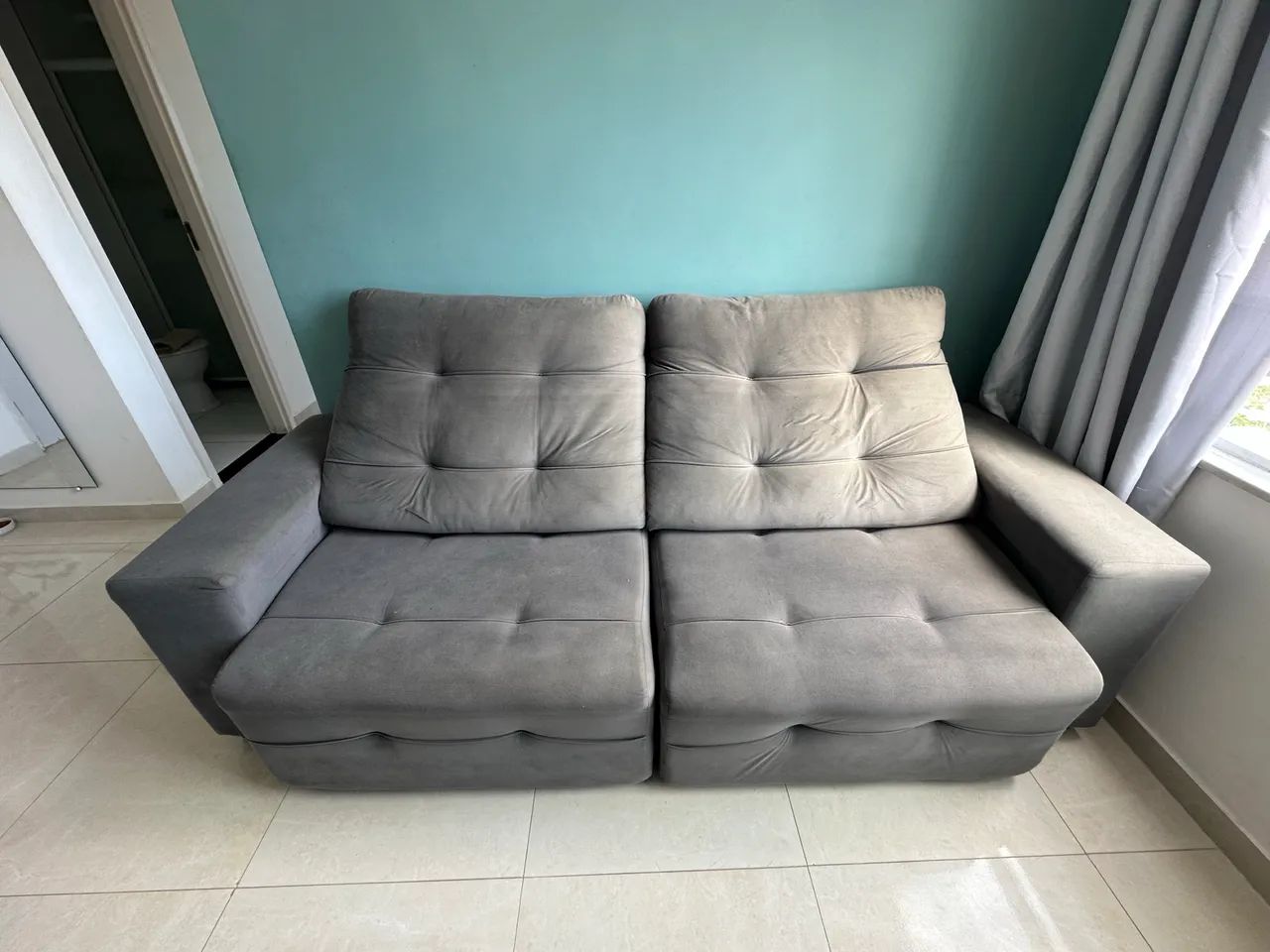 Sofá retrátil cinza  - Foto 3