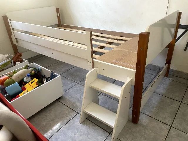 Cama Infantil com escada