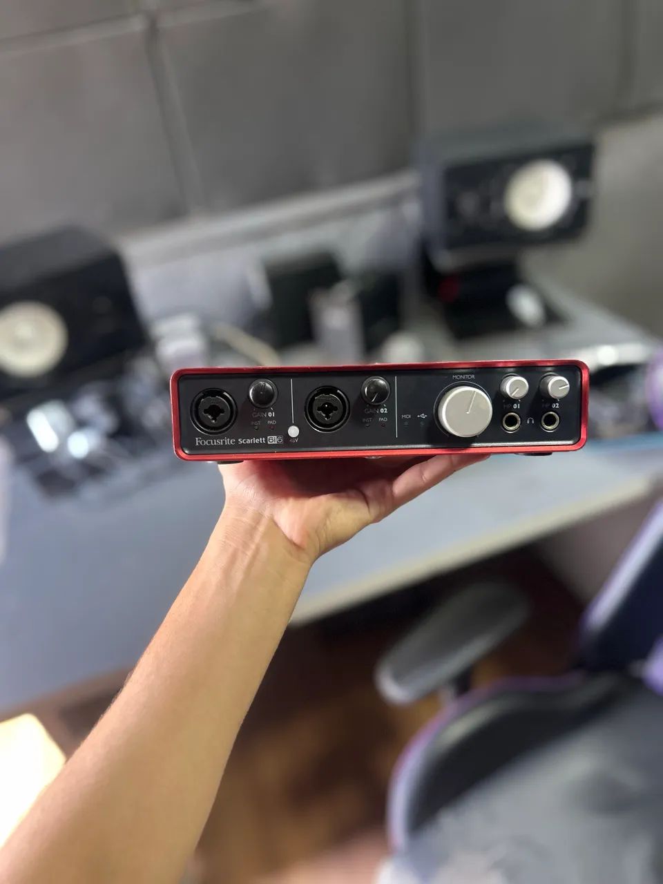 Focusrite Scarlett 6i6 - 1ª Geração | Interface de Áudio Profissional