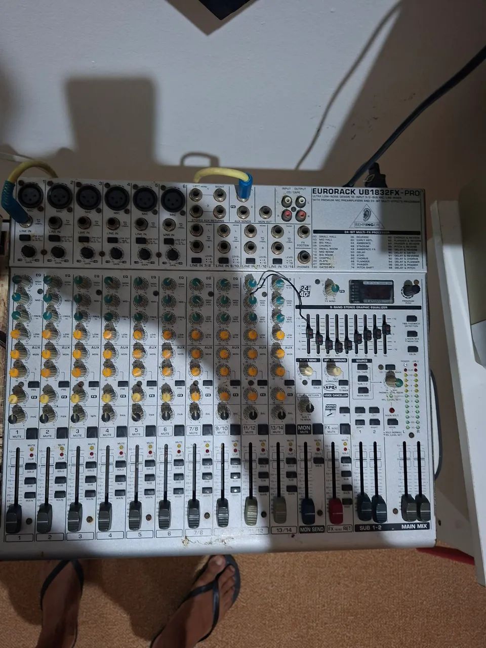 Mesa de som Behringer usada. - Foto 5