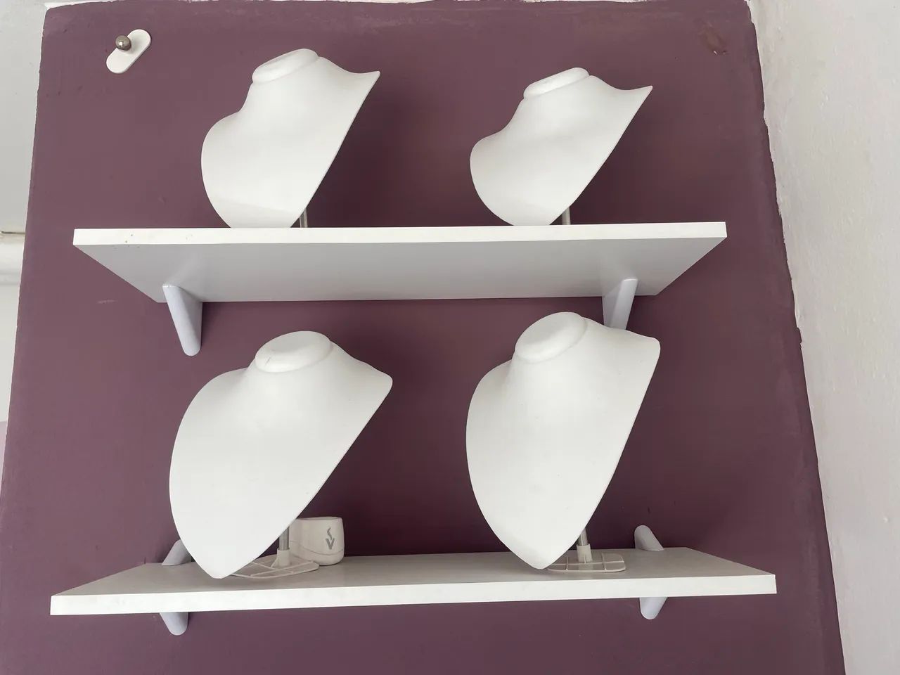 Acessórios joia semijoias busto vitrine