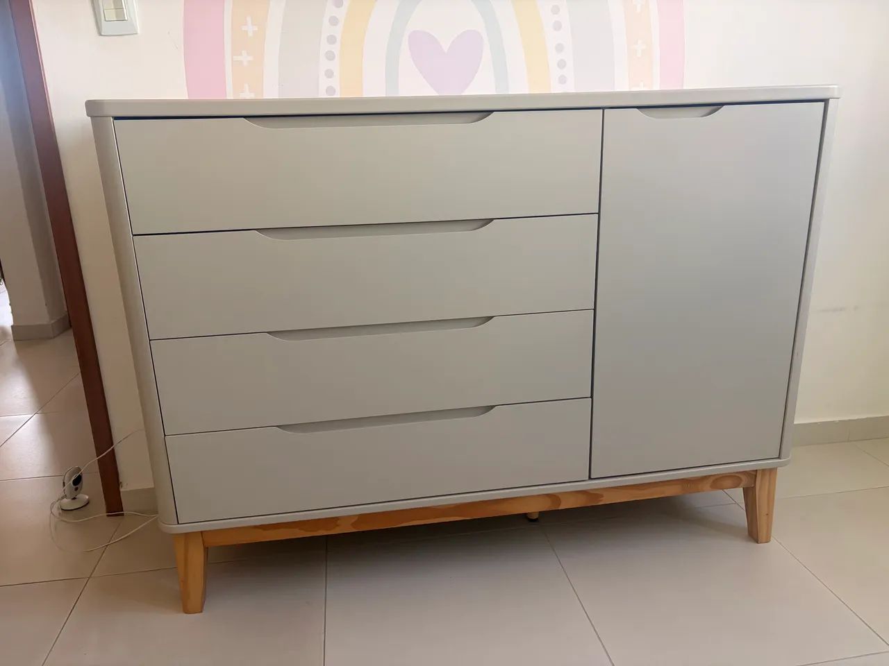 Lindo Quarto Bebê (berço, cômoda e guarda-roupa)