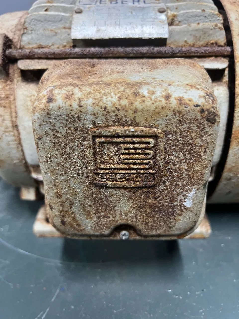 Motor Elétrico Eberle Trifásico - Aproximadamente 1 CV - Com Polia Dupla - Foto 2