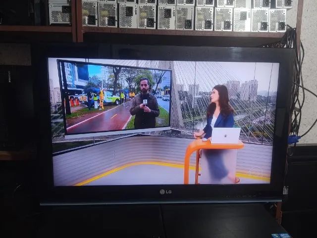 Vendo tv LG 32 polegadas modelo 32LK451C em perfeito funcionamento sem base sem controle n