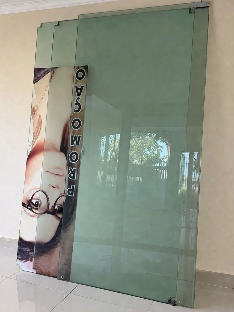 Vendo porta de vidro comercial 