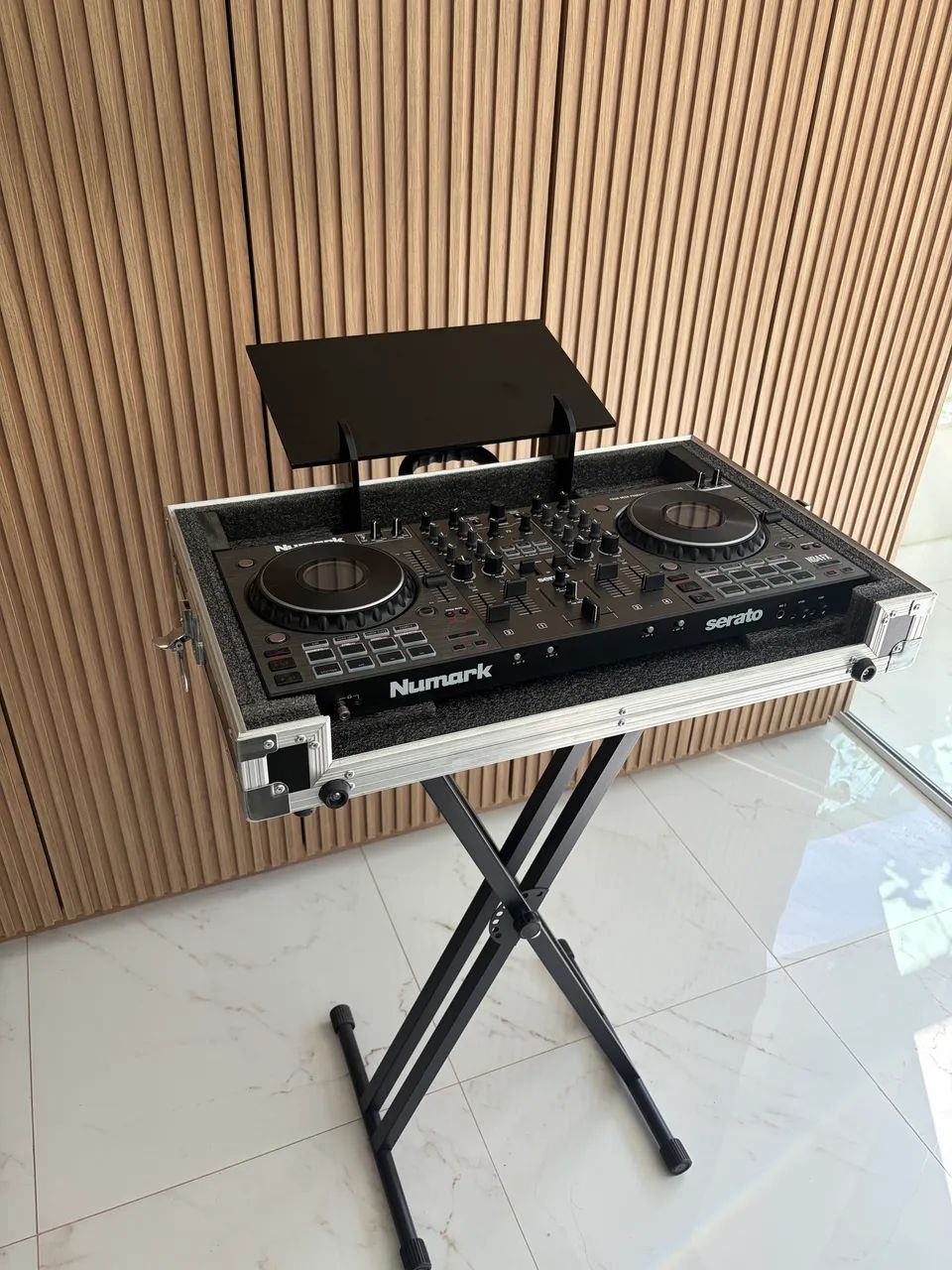 Controladora DJ Profissional Numark NS4FX, com case e suporte - Foto 2