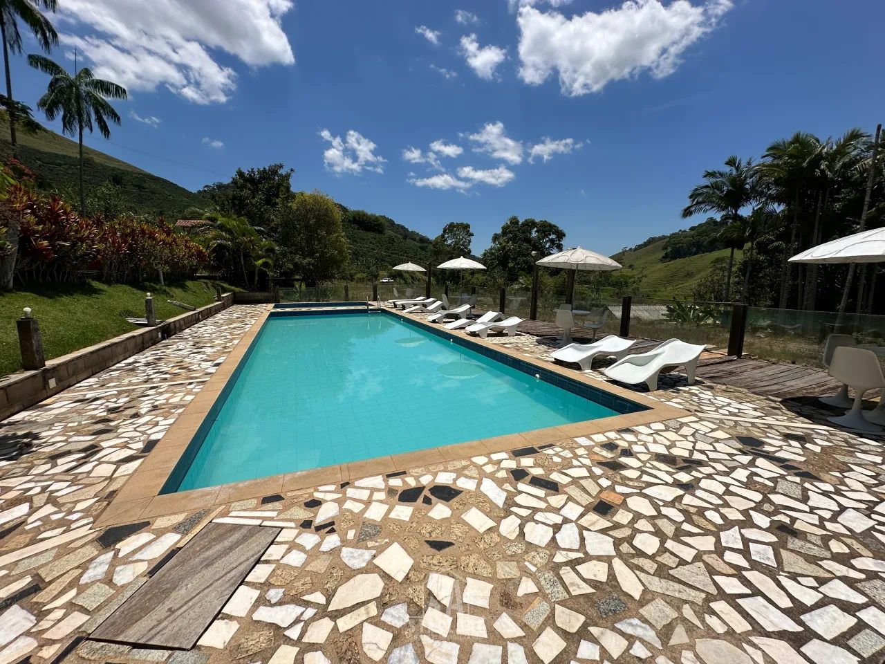 Vendo Sitio com 10 quartos, piscina, córrego e campinho em Alegre/ES - Foto 4