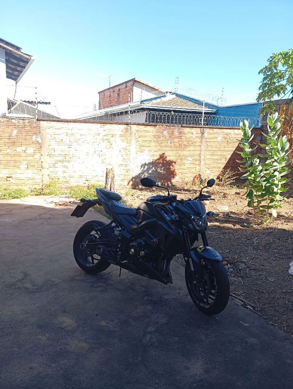 GSX -S750
