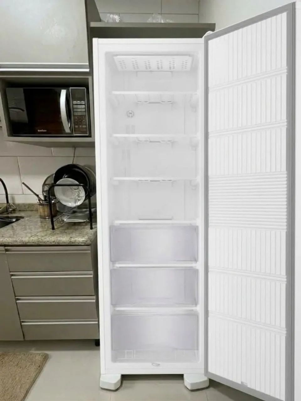 Freezer Vertical Electrolux 249L - com somente 3 meses de uso - Foto 4