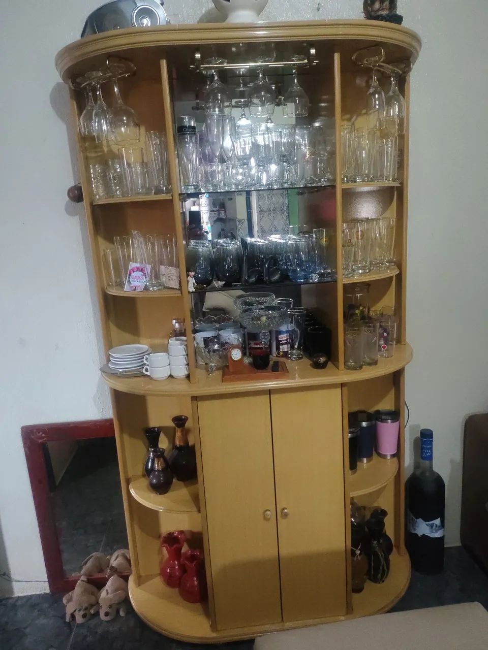 Bar e cristaleira 