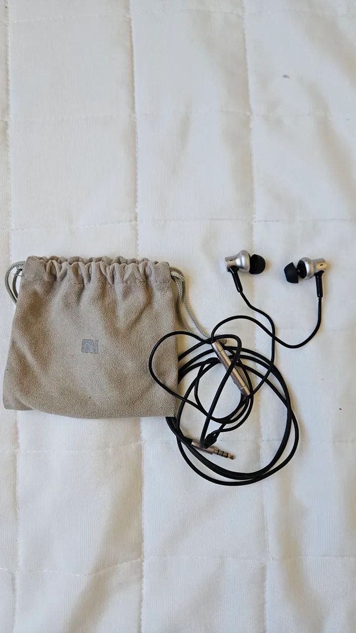 Fone Xiaomi Mi Hybrid Pro HD