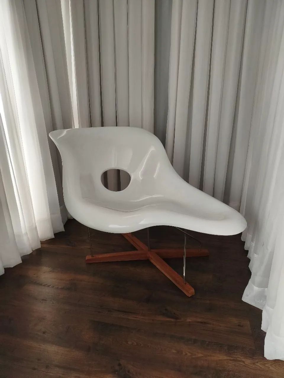 Poltrona La chaise eames 