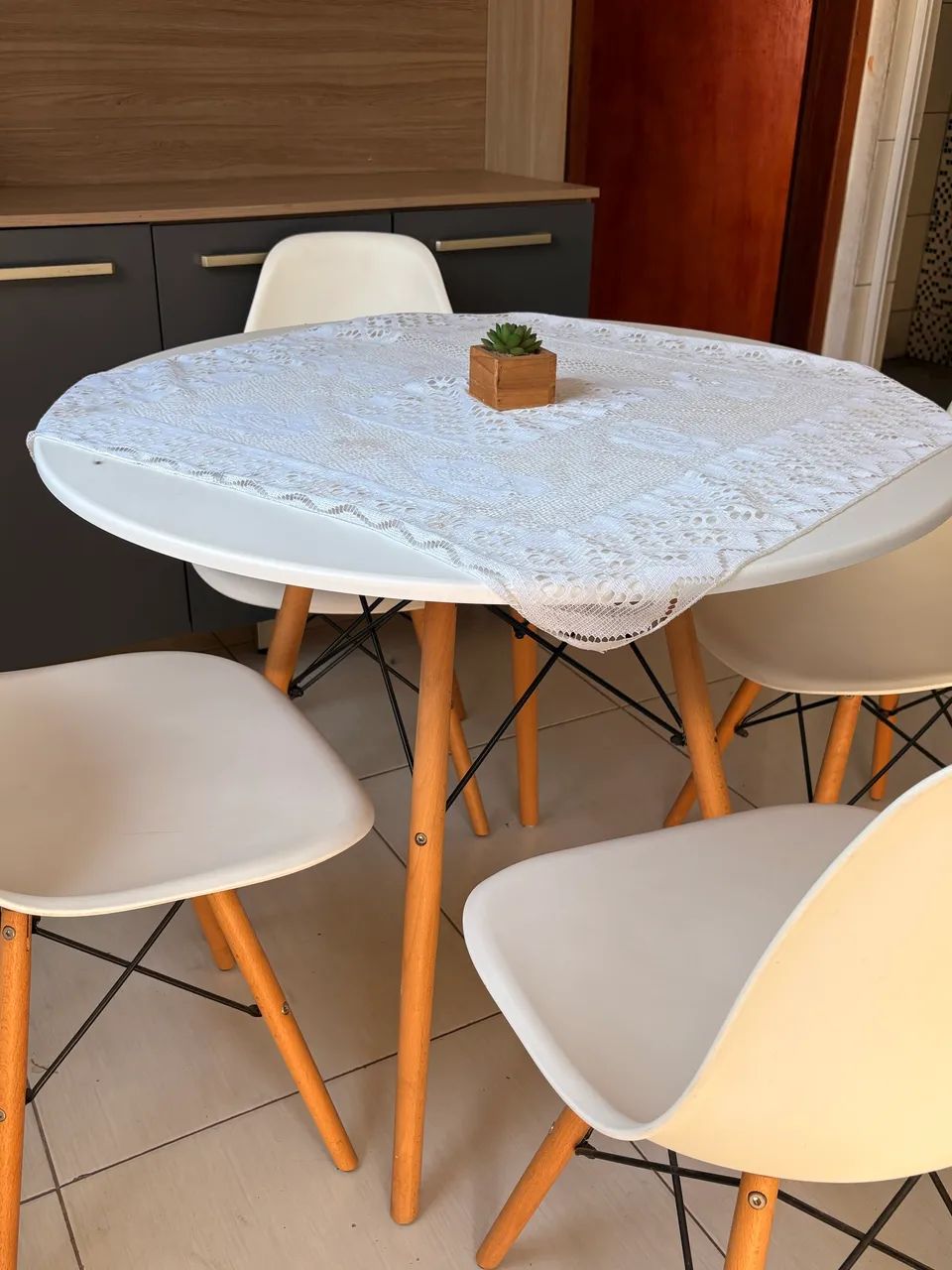 MESA JANTAR 4 CADEIRAS BRANCA 