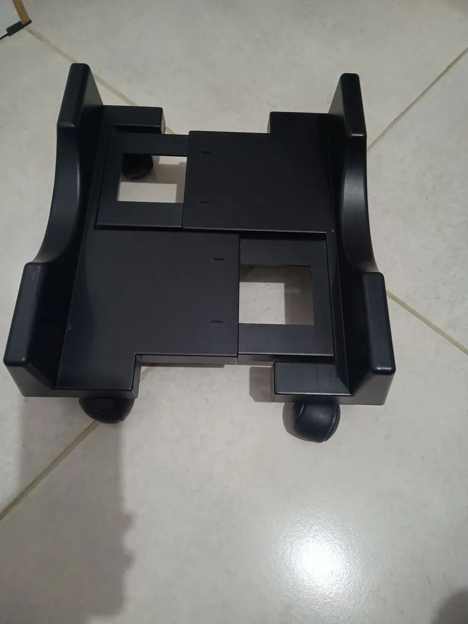 Suporte para gabinete com regulagem de largura e com rodinhas - Foto 2
