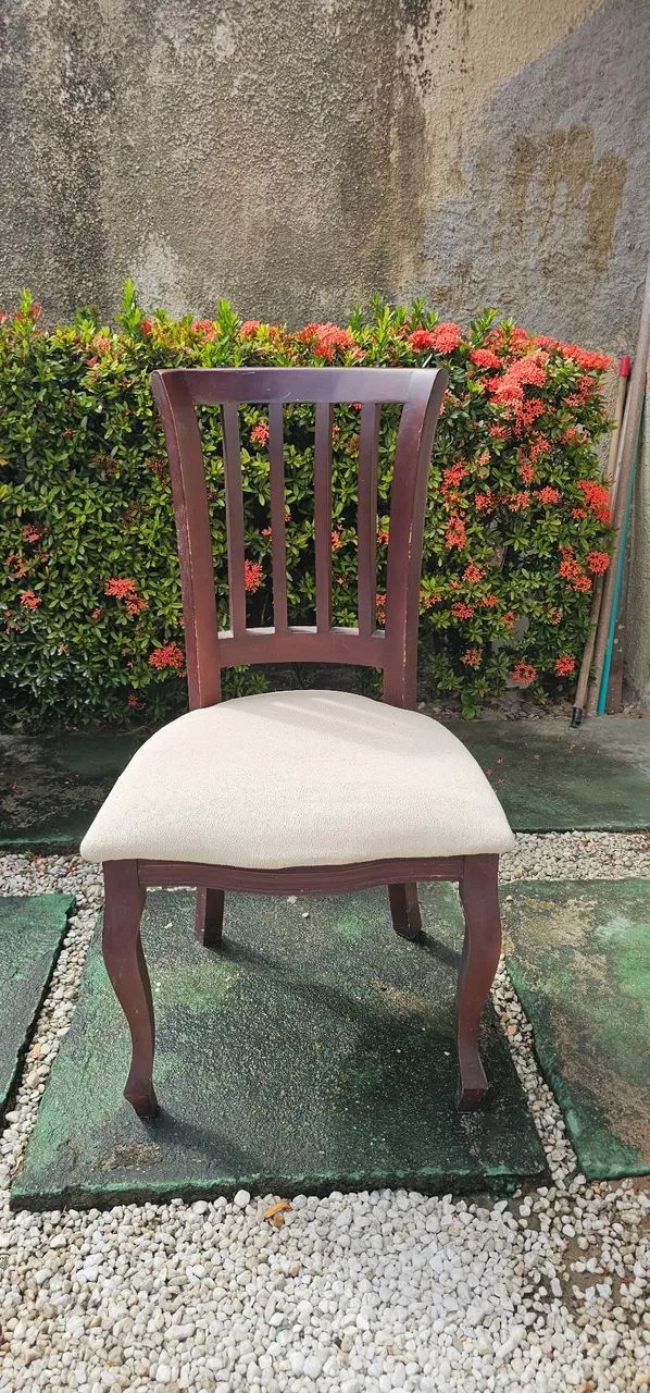 Cadeira com assento acolchoado $180,0