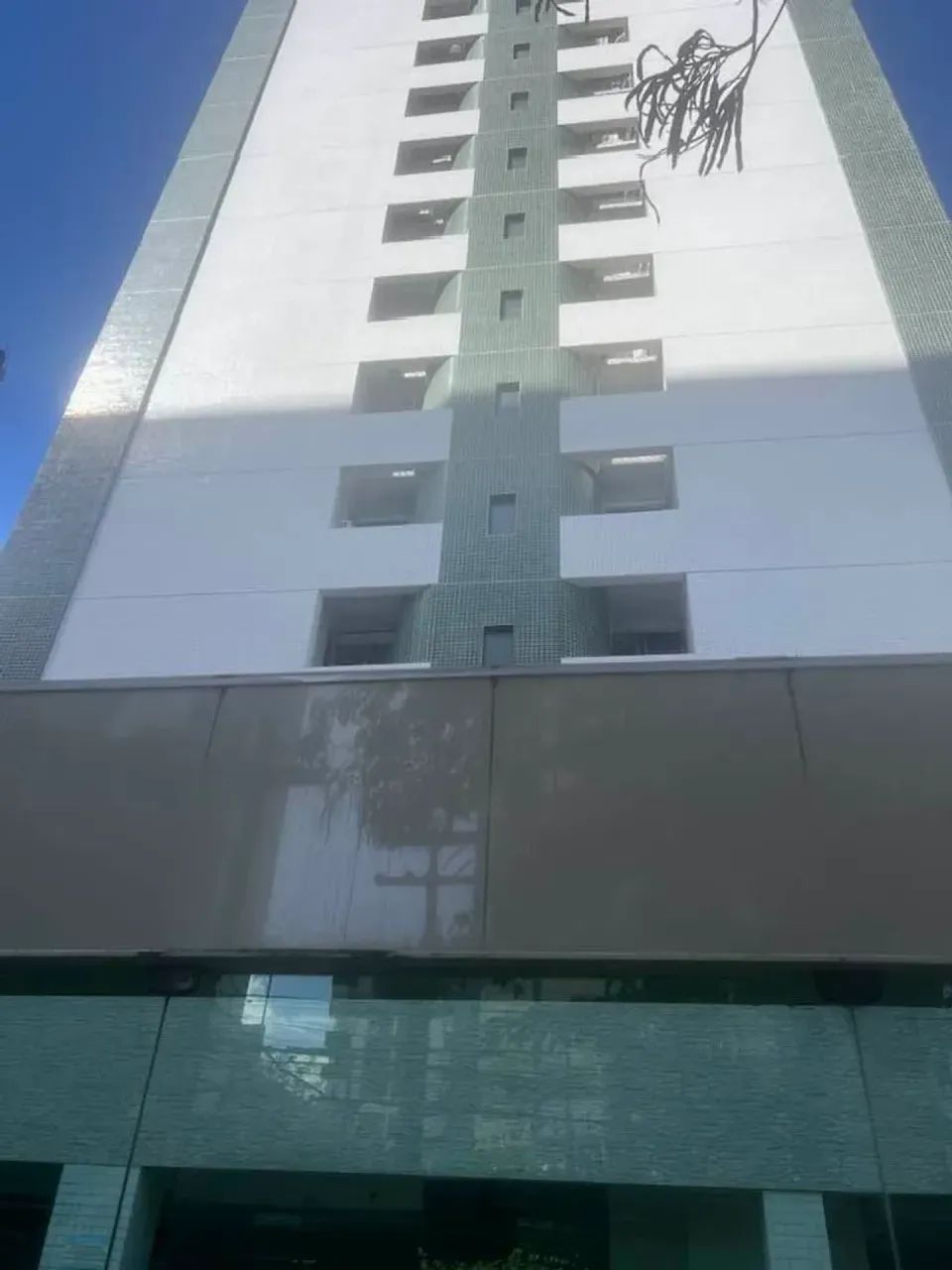 Apto numa rua tranquila e ventilada