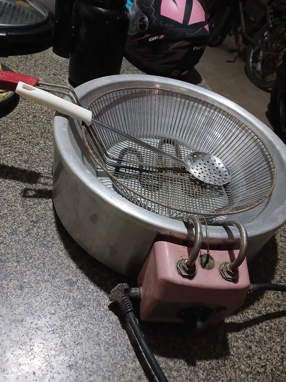 Selling a semi-new electric potato peeler, complete set
