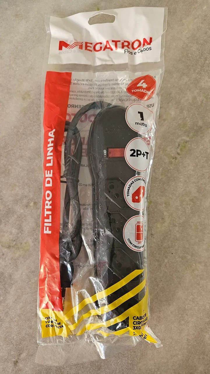 Filtro de linha, com disjuntor, 4 tomadas 